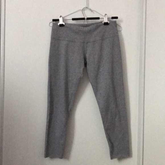 lululemon athletica Pants - Lululemon Gray Mid Rise Cropped Tight 19”